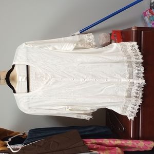 Nwot off white lace end tops